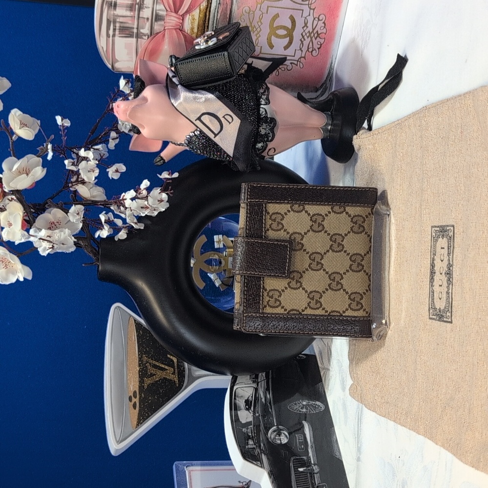 GUCCI DOUBLE SIDED COMPACT WALLET